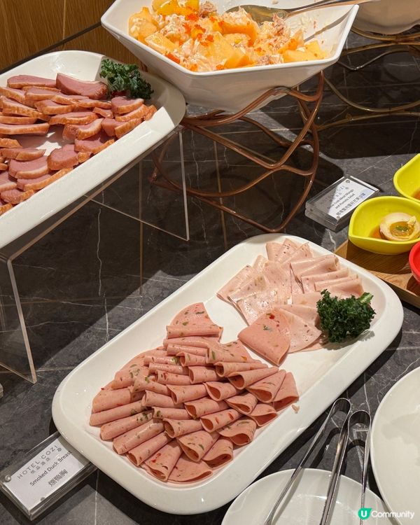 食咗好多好多好多蟹腳嘅自助餐