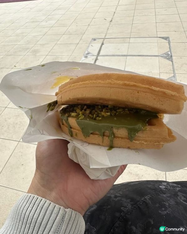 好味道開心果格仔餅😋嘉發小食