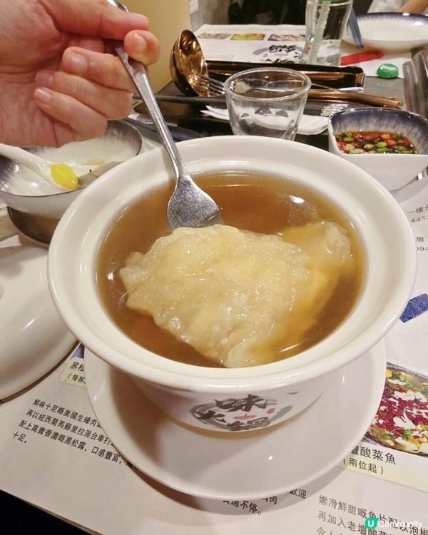 七小時火鍋加嘆海鮮拼盤、佛跳牆及酸菜魚