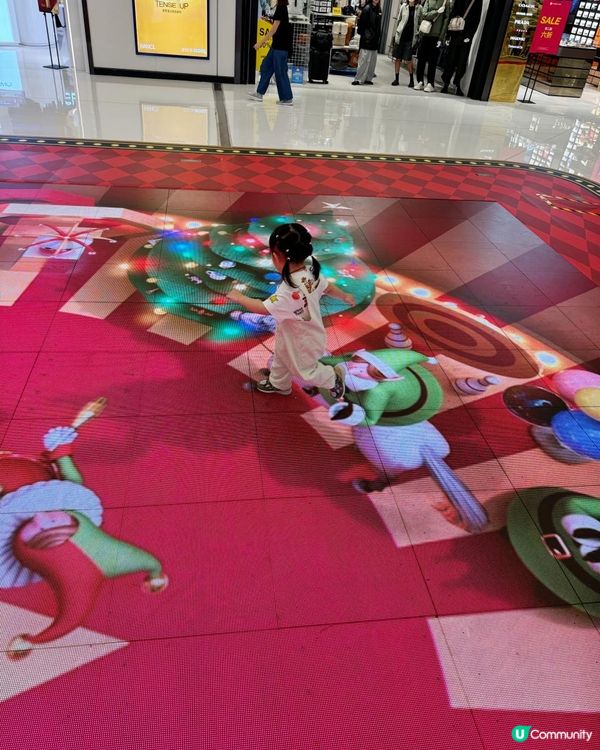 2024聖誕打卡推介｜圍方9 米高旋轉木馬聖誕樹