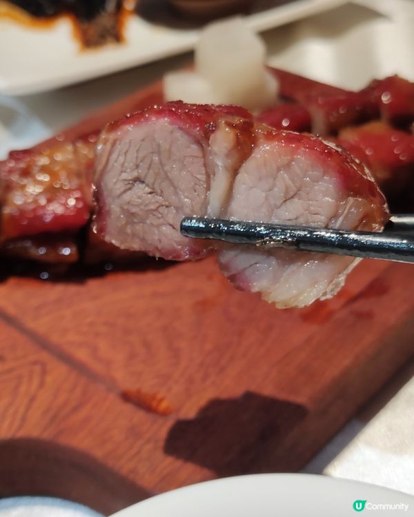 銅鑼灣登龍街係港島好出名嘅食街，佐敦老字號粵菜酒家喺呢條食街...