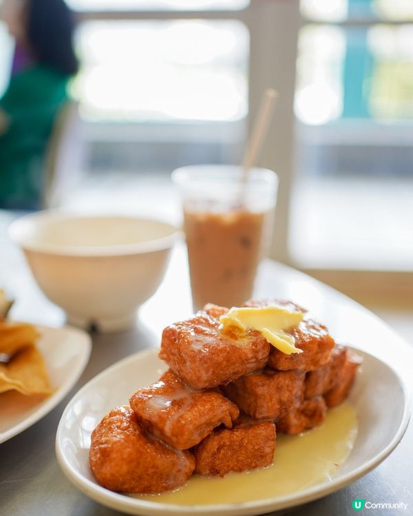 鴨脷洲市政中心 新鮮炸魚皮炸雲吞 一口西多士