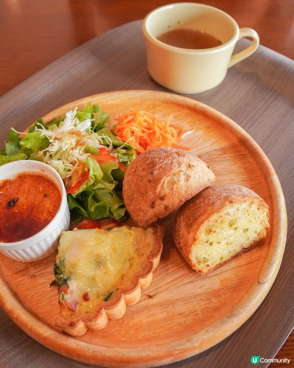 與火山口那邊截然不同的草千里