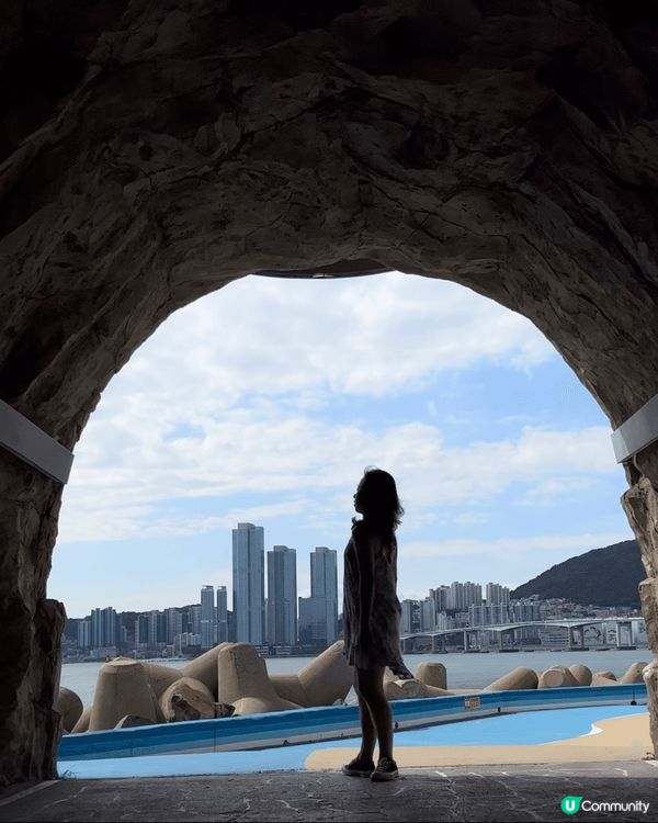 釜山影島，一嘗被海包圍既感覺。無論係散步，餐廳食飯都係對住無...