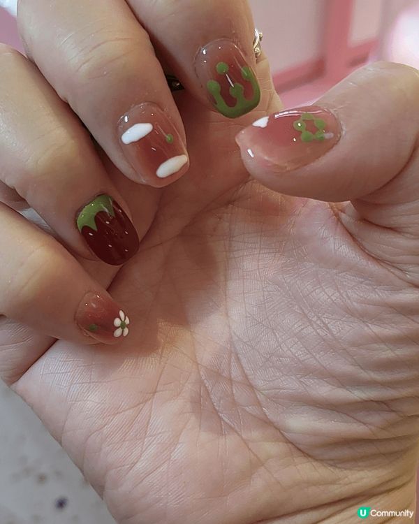 這款穿戴甲名為“莓煩惱”，很好的意頭，希望可以如甲片一樣鴻運...