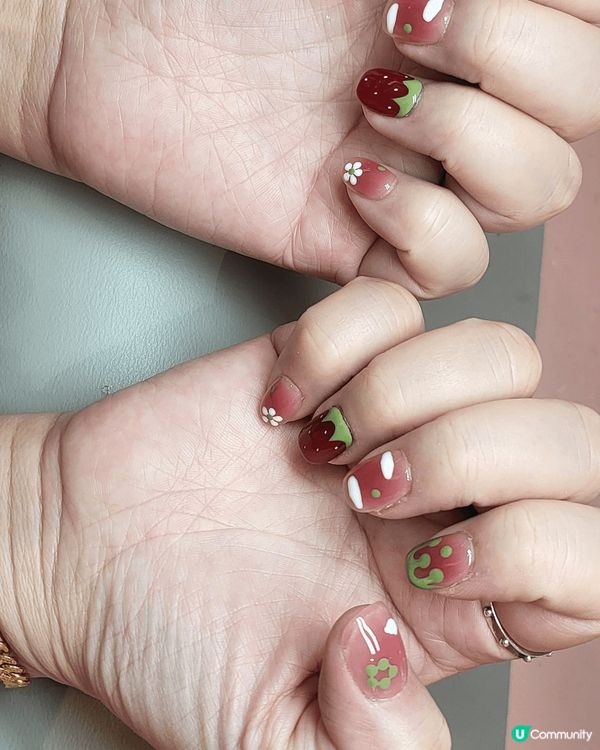 這款穿戴甲名為“莓煩惱”，很好的意頭，希望可以如甲片一樣鴻運...