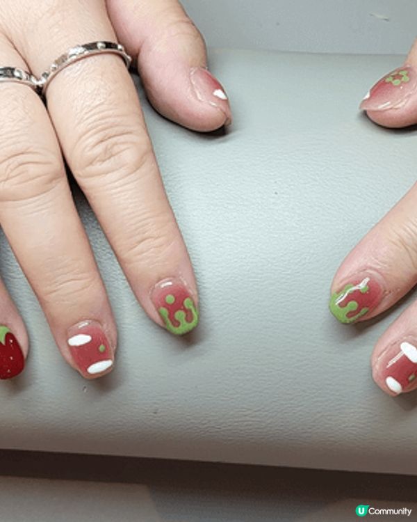 這款穿戴甲名為“莓煩惱”，很好的意頭，希望可以如甲片一樣鴻運...