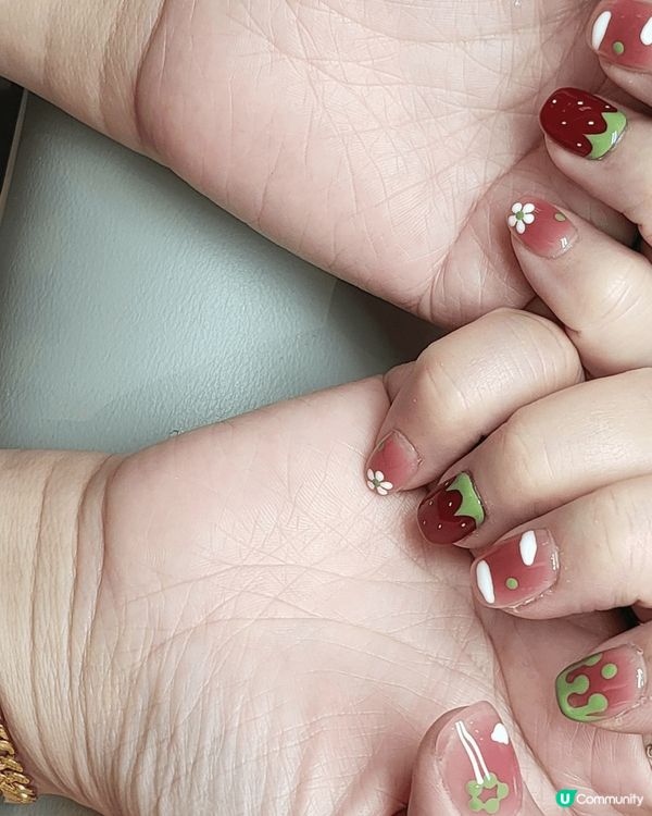 這款穿戴甲名為“莓煩惱”，很好的意頭，希望可以如甲片一樣鴻運...