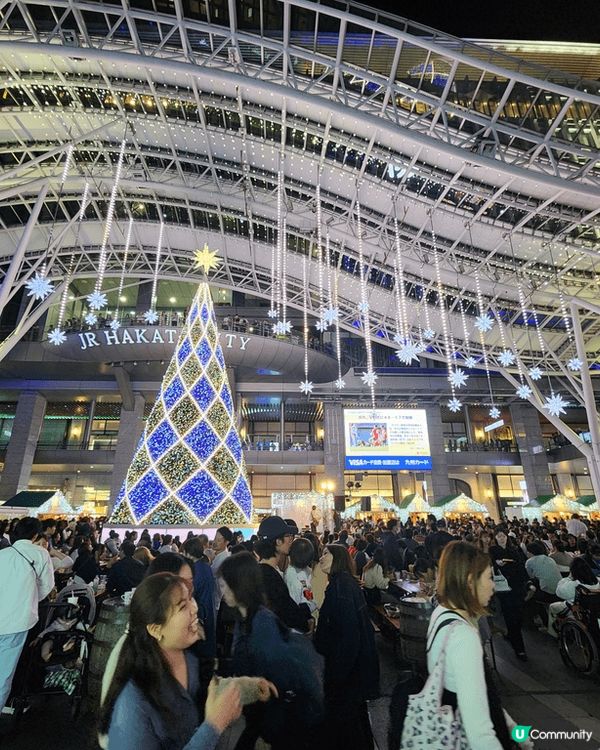 福岡博多車站前的「聖誕市集」。