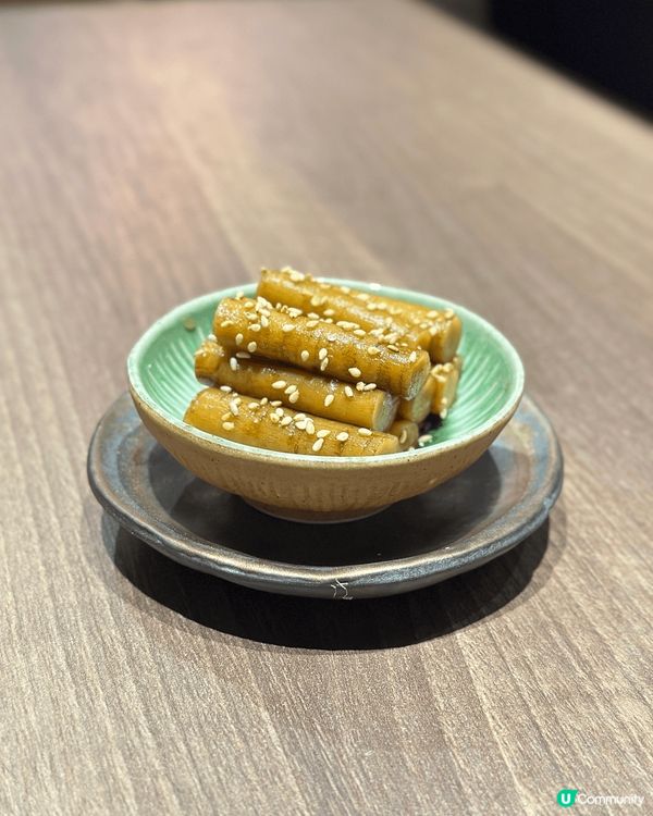 餐廳地方大，都有幾多座位，平日晚市都算多人，侍應服務態度親切...