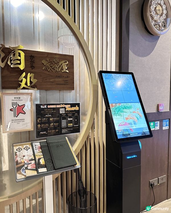 餐廳地方大，都有幾多座位，平日晚市都算多人，侍應服務態度親切...