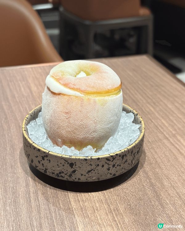 餐廳地方大，都有幾多座位，平日晚市都算多人，侍應服務態度親切...