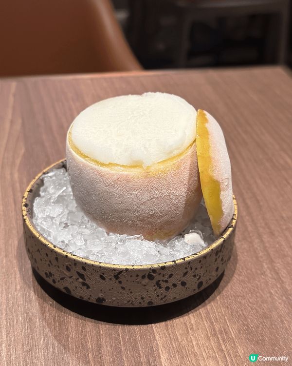 餐廳地方大，都有幾多座位，平日晚市都算多人，侍應服務態度親切...