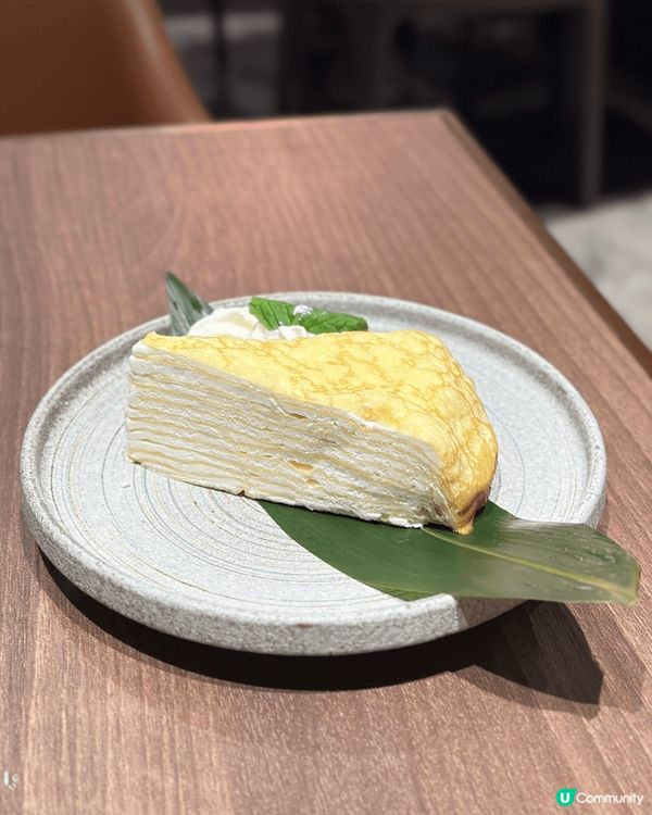 餐廳地方大，都有幾多座位，平日晚市都算多人，侍應服務態度親切...