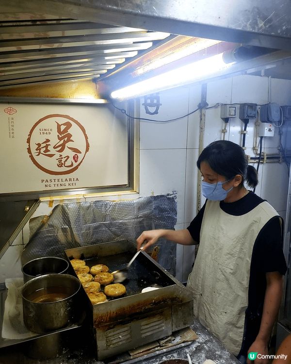 吳廷記嘅熱辣辣紅豆餅同涼粉奶茶絕對係會令你久唔久就會心思思想...