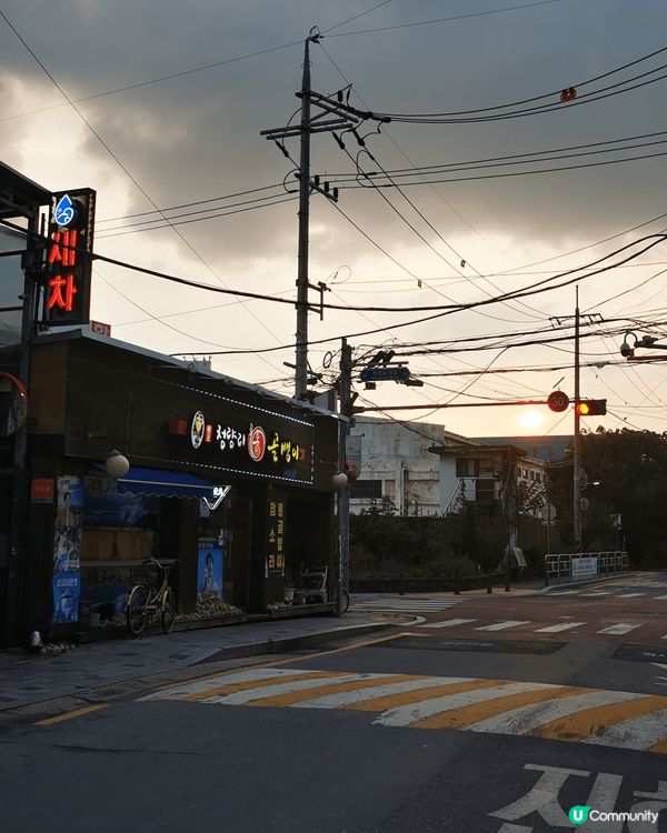 韓國的熱點，其中一張是去完愛寶樂園錯過了旅遊巴的上車時間而自...