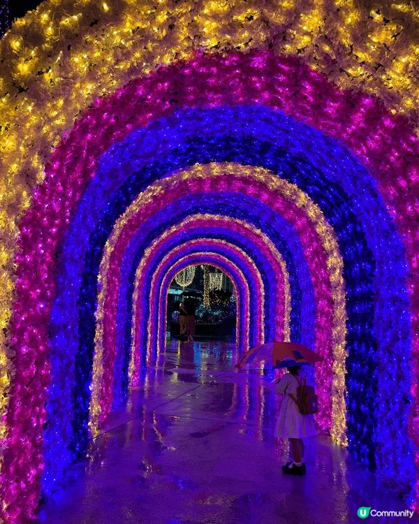 打卡熱點。 黃埔新佈置既燈光隧道。 