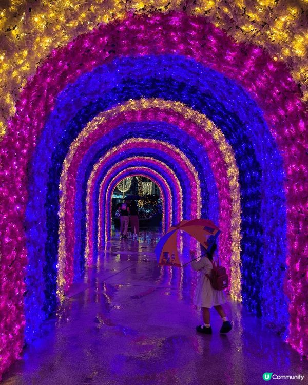 打卡熱點。 黃埔新佈置既燈光隧道。 