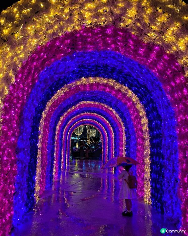 打卡熱點。 黃埔新佈置既燈光隧道。 