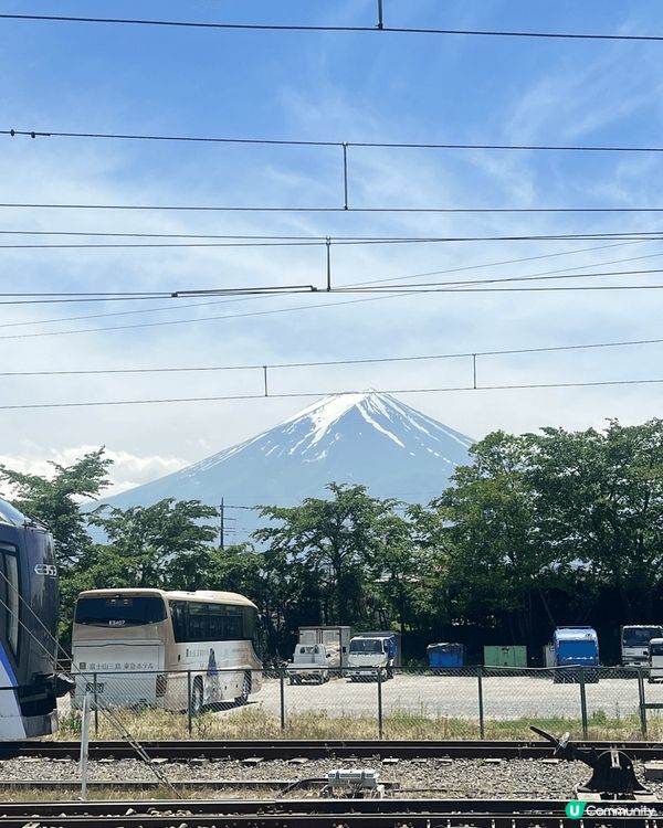 終於有一次去東京係可以見到富士山喇，我住嘅民宿行去車站途中可...