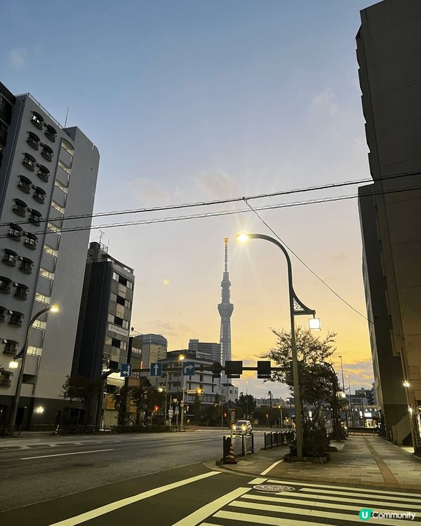 終於有一次去東京係可以見到富士山喇，我住嘅民宿行去車站途中可...