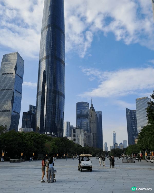 我打算睇好戲買靚衫，美食一條龍。