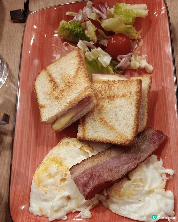 Pizza Hut 近來新加早餐時段，星期天和家人前來一試，...