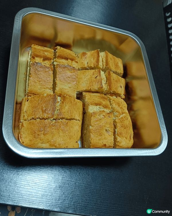 材料簡單，做法亦都唔難，香蕉磅蛋糕又香又鬆軟，加一杯咖啡就係...