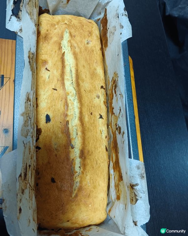 材料簡單，做法亦都唔難，香蕉磅蛋糕又香又鬆軟，加一杯咖啡就係...