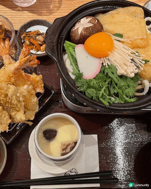 樂富廣埸 sidewalk cafe茜廊，叫了一個沙嗲牛肉麵...