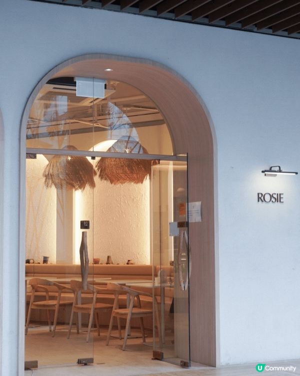 呢杯咖啡叫藍水母，含兩shot Espresso, 杯面頭嘅...