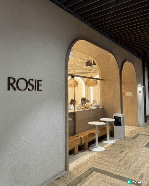 呢杯咖啡叫藍水母，含兩shot Espresso, 杯面頭嘅...