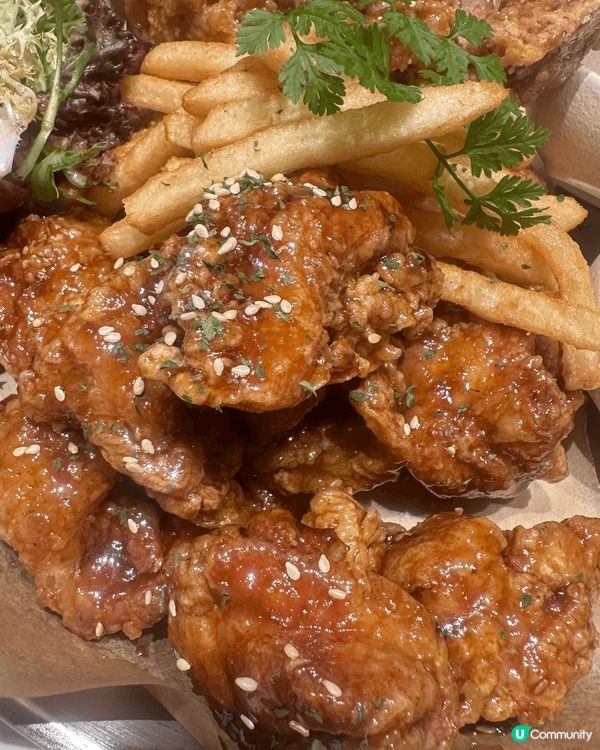 考完試就帶佢哋去海港城食嘢 好中意食佢地既夾餅 最抵食反而係...