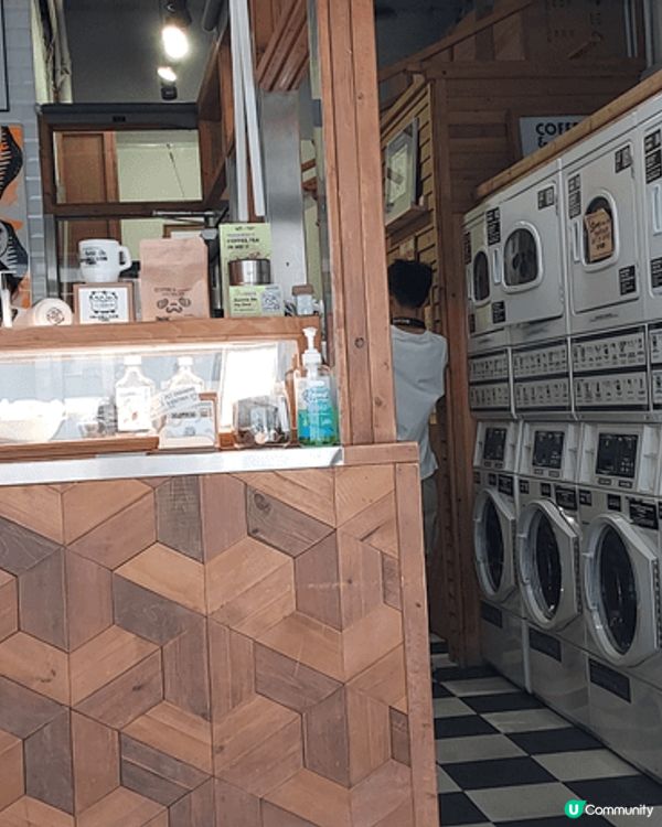 上環Coffee & Laundry把洗衣店與咖啡店結合，讓...
