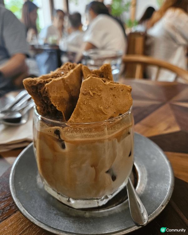 我最喜愛飲的焦糖脆脆牛奶咖啡，每次飲都滿口焦糖，幸福滿滿。