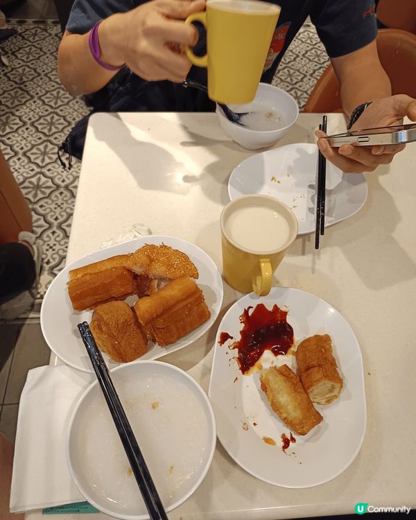 第一張 是海皇粥店 最出名是油炸鬼 白粥 第二張 是大家樂我...