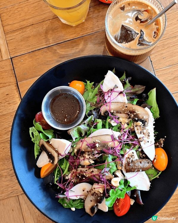 係油麻地既Kubrick，集書店、CV、cafe於一身，好有...