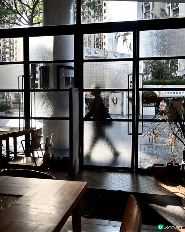 係油麻地既Kubrick，集書店、CV、cafe於一身，好有...