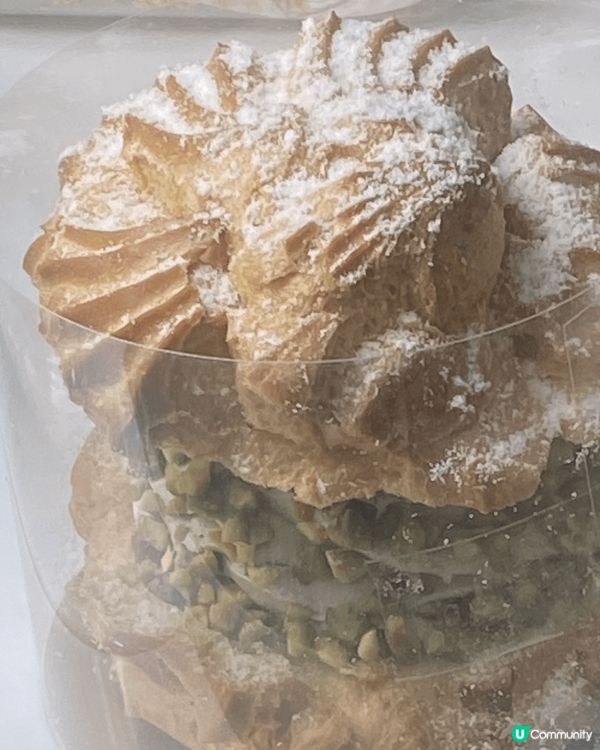 灣仔快樂餅店重開，現在才有機會到訪，裝修後鋪面大了很多，新鮮...