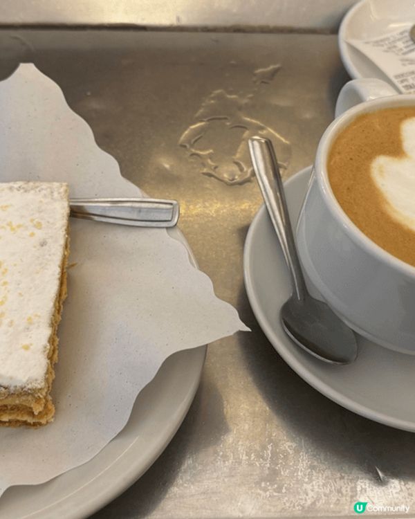 去意大利旅行時的咖啡店，那裏普遍的人也是喝cappuccin...