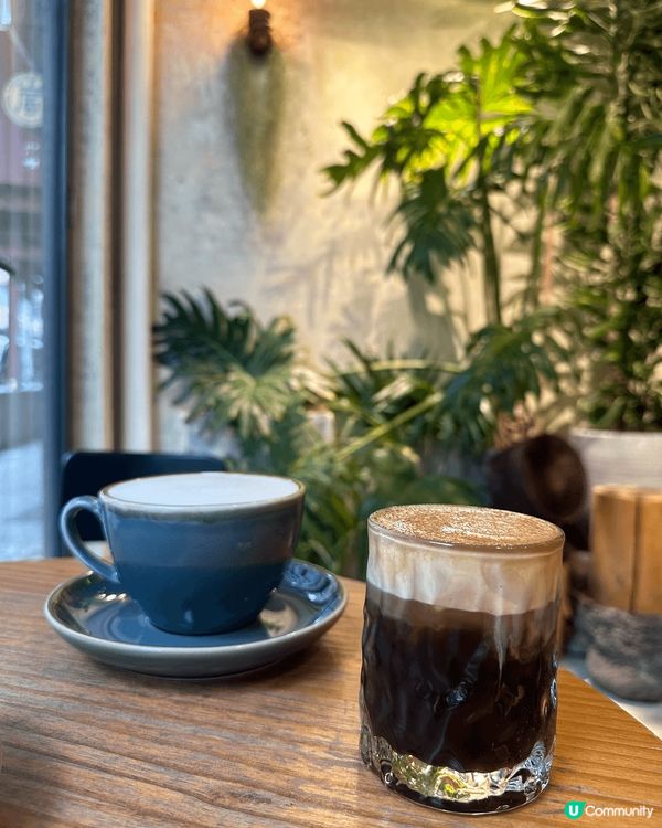 這些都是在深水埗的cafe拍的，第一張是很久沒見咖啡會連一粒...