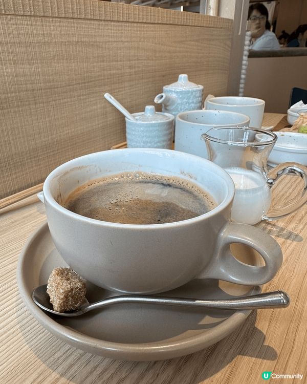 這些都是在深水埗的cafe拍的，第一張是很久沒見咖啡會連一粒...