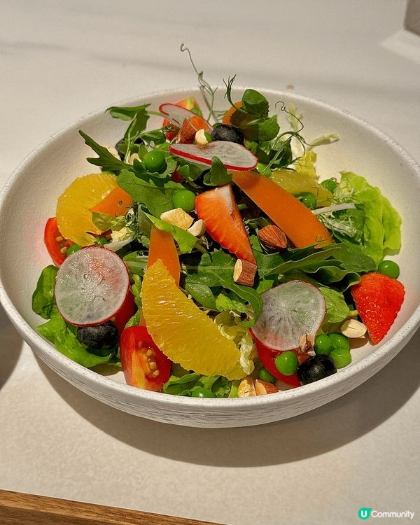 焦糖鵝肝布蕾: 肝醬絲滑綿密配上微苦的焦糖表層十分豐富有層次...