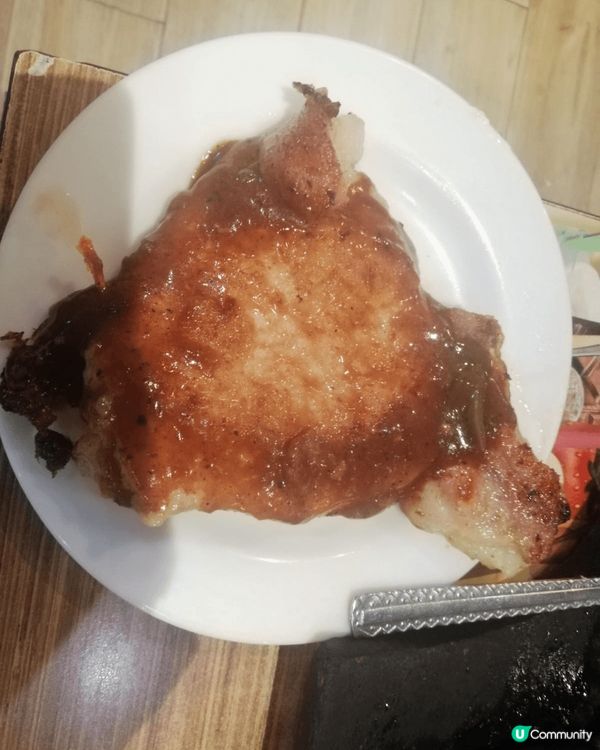 金鳳大餐廳多年來以份量十足的港式鐵板扒餐和親切服務，贏得了眾...