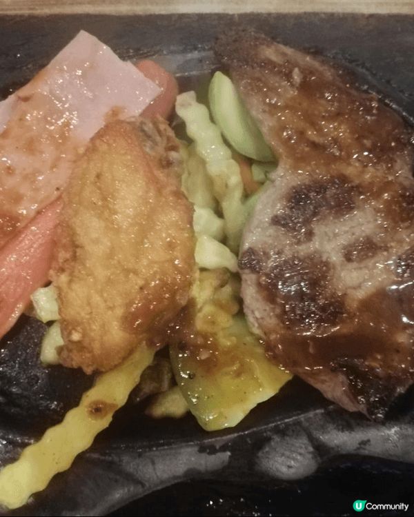 金鳳大餐廳多年來以份量十足的港式鐵板扒餐和親切服務，贏得了眾...