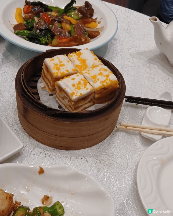 落雨出街工作，辛苦工作得黎好彩有阿頭請食lunch，蛋黃千層...