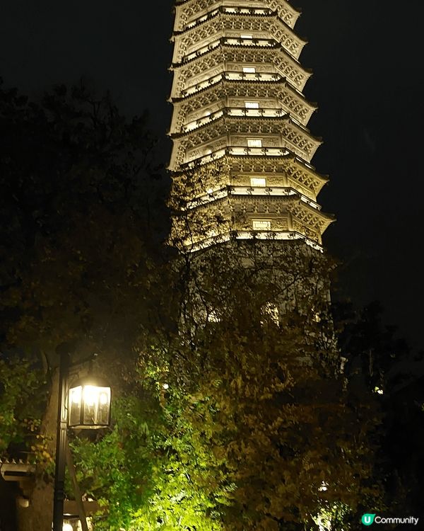 惠山泉原名漪澜泉, 相傳它是唐朝大历未年(公元779年) ,...