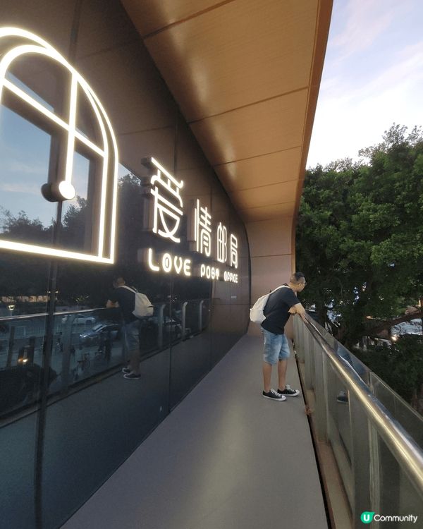 圖片打卡點是位於珠海-愛情郵局。我同我先生結婚七週年時，先生...