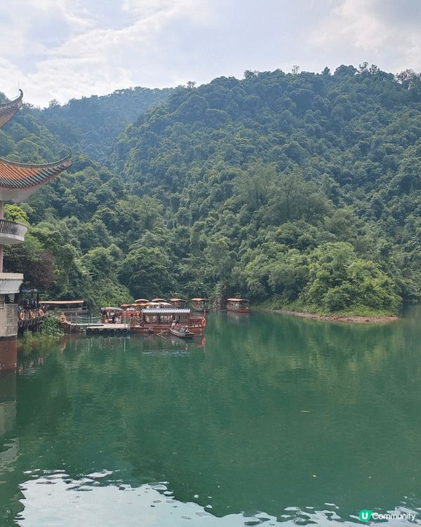 肇庆的奇石河有好多小橋流水，亦有个大瀑布，環境優美。
