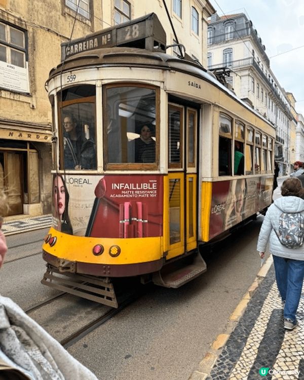 葡萄牙的阿爾法瑪區「28號電車」，實在是經典中的經典，黃色搶...